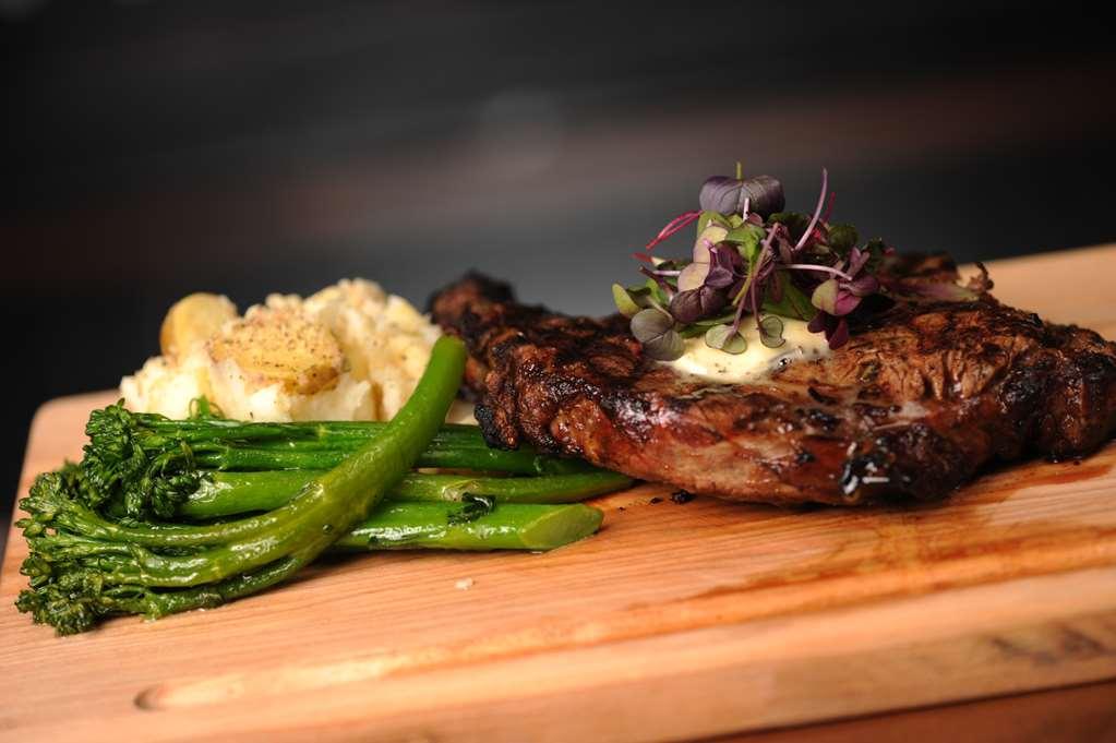 Carriage House Hotel And Conference Centre Calgary Restoran gambar